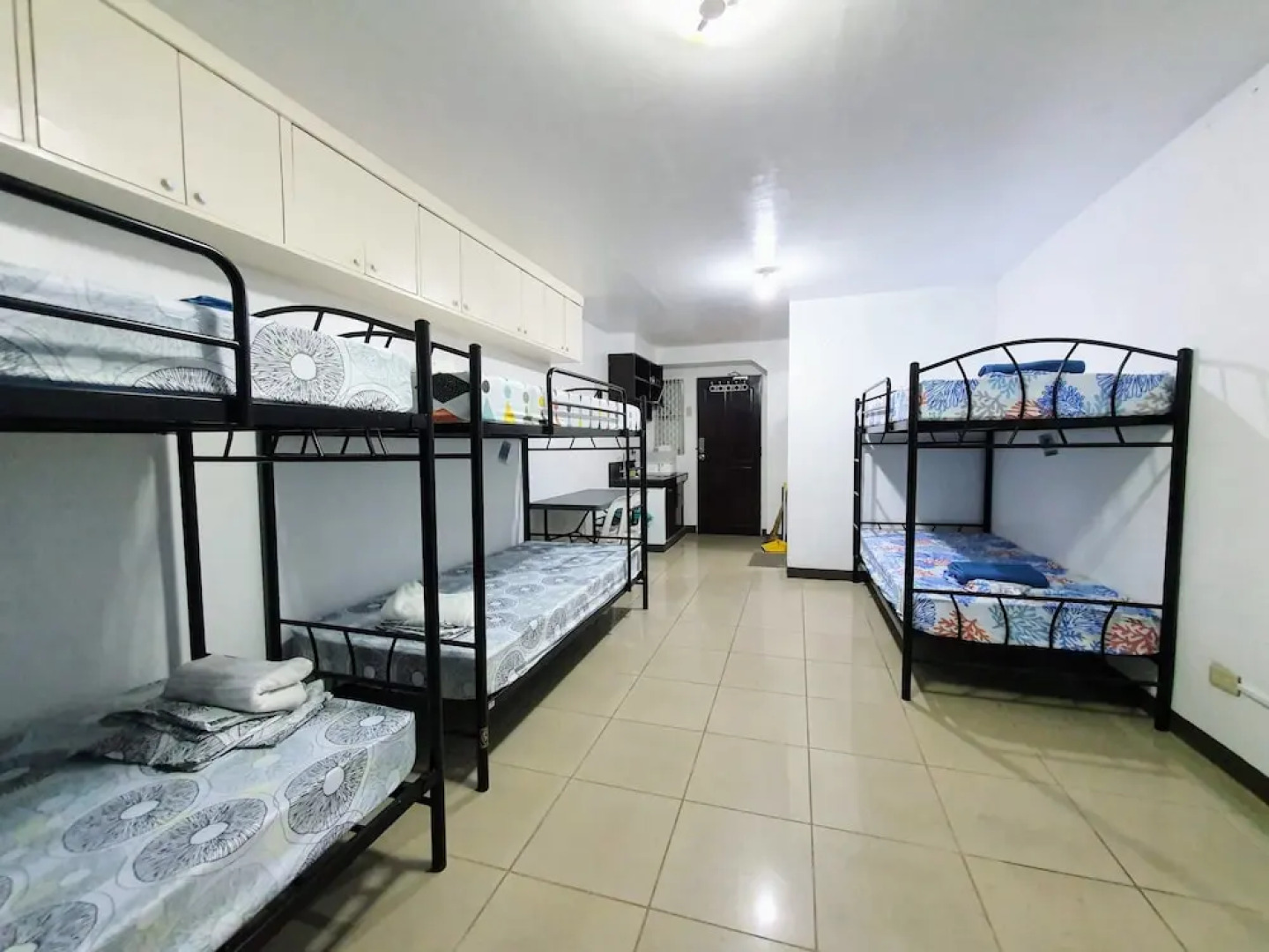 SR Hostel - Adults Only