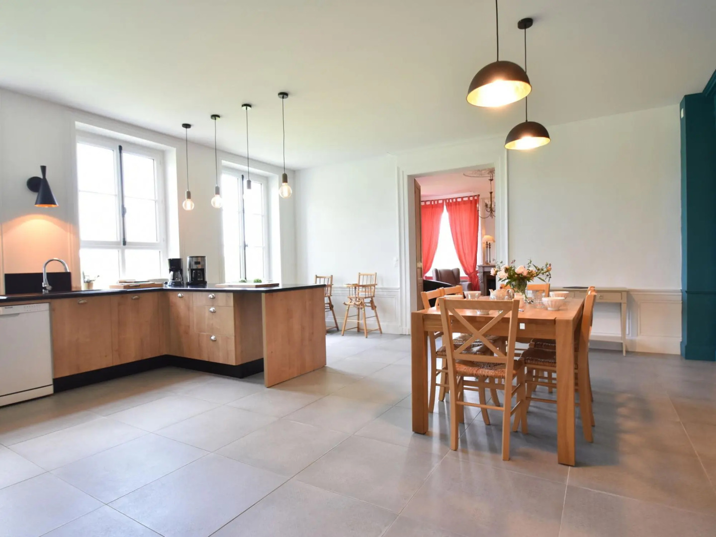 Heritage Castle in Asnieres with Garden