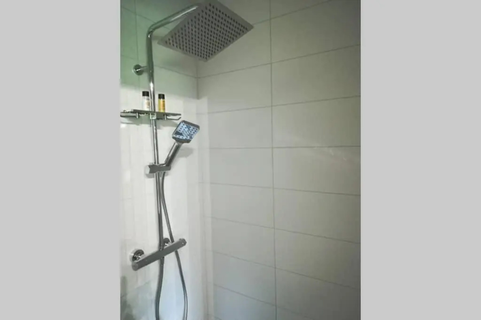 Studio renové en RDJ dans résidence de standing