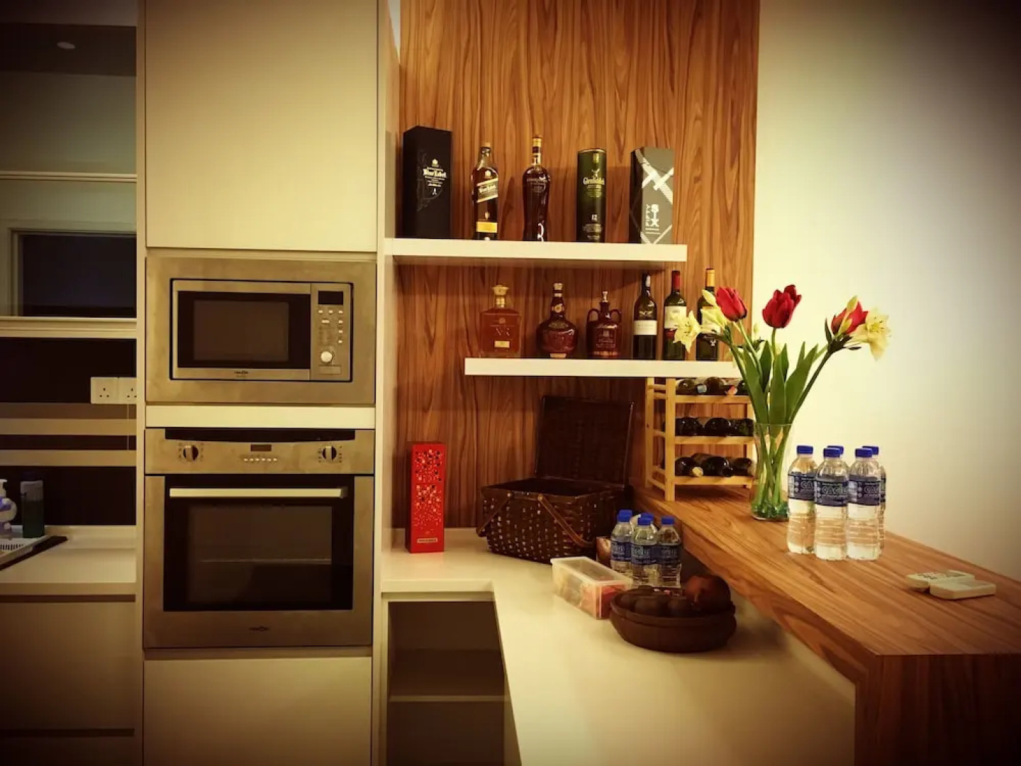 iBook 1 - Luxury Holiday Homestay