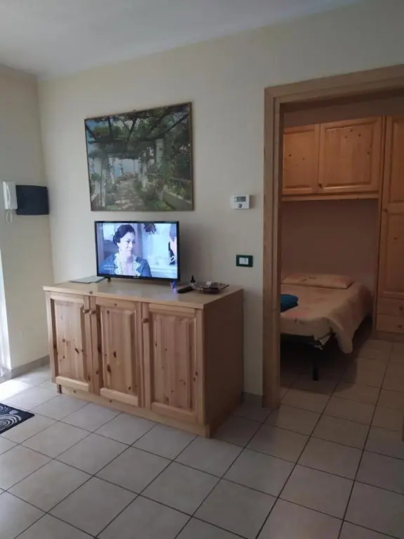 bilocale con giardino e box