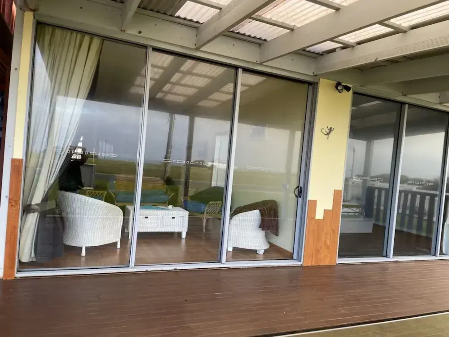 Colours By The Sea Wheelchair Pet-friendly Waterfront Retreat Fireplace Wood Supplied