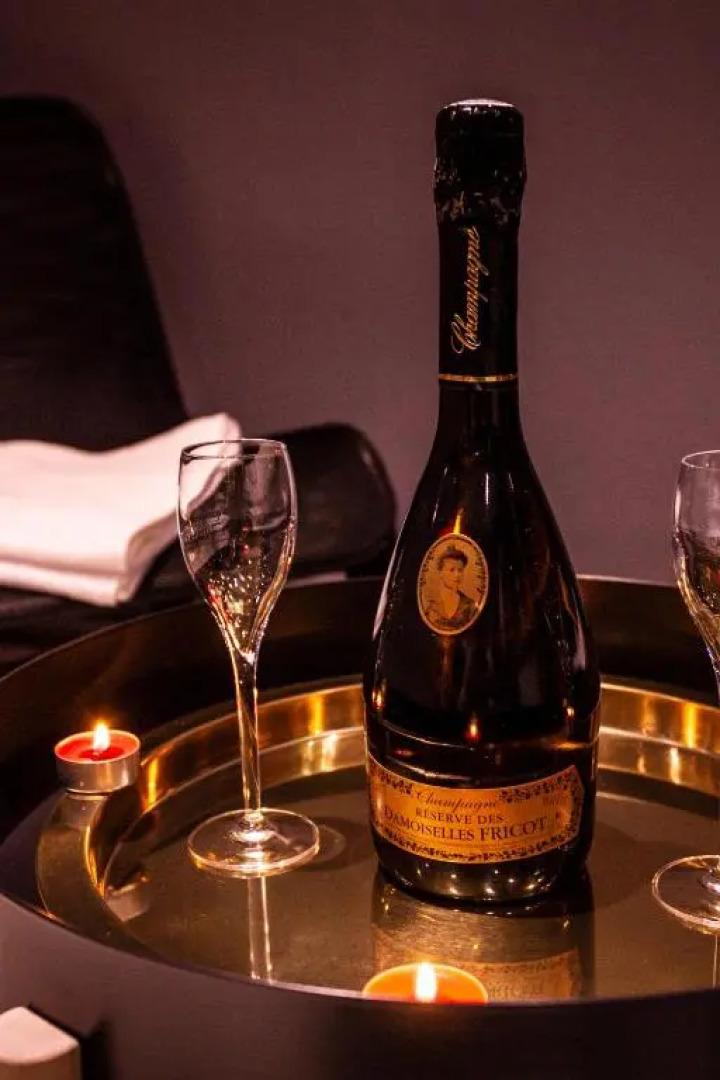 Suite avec Jacuzzi et Sauna Privée