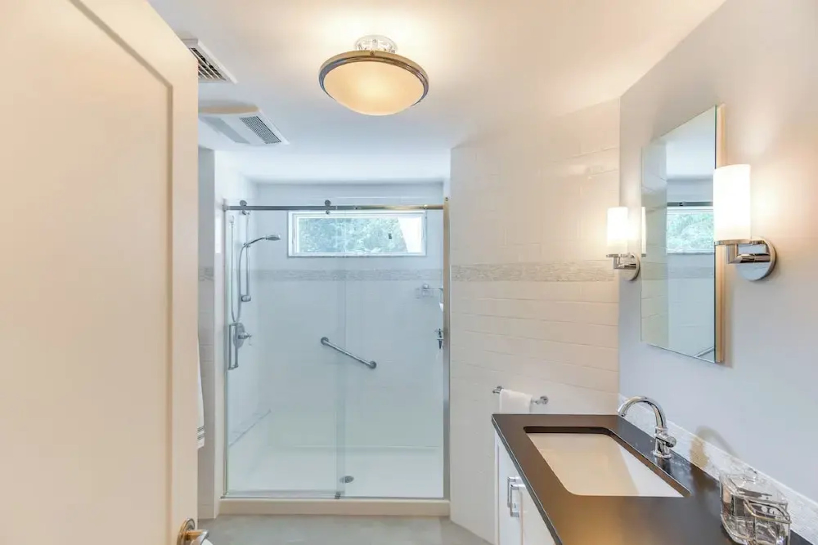 Coastal-modern Home < 3 Mi to Charlestown Beach!