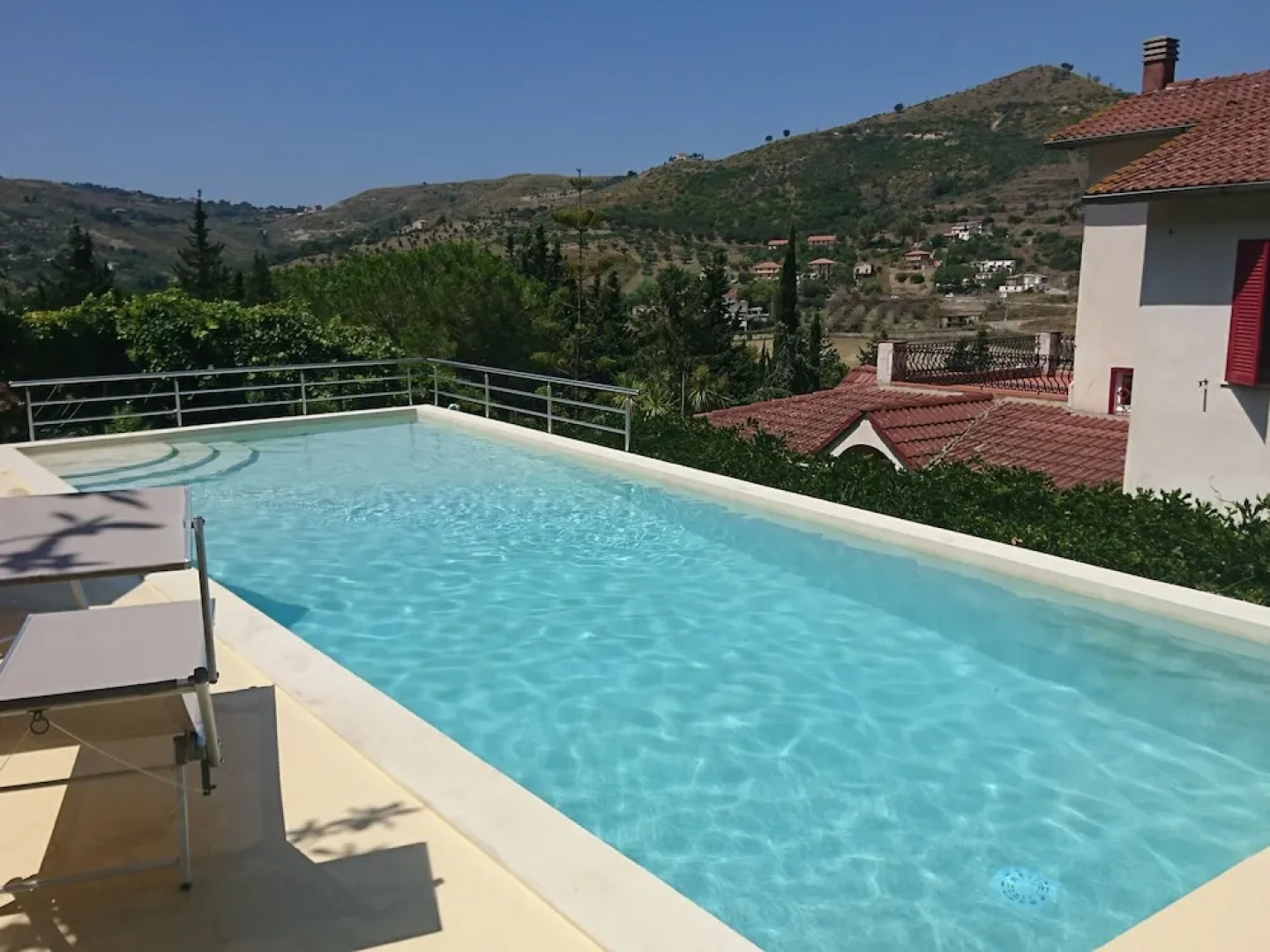 Sun-kissed Villa in Laureana Cilento With Swimming Pool