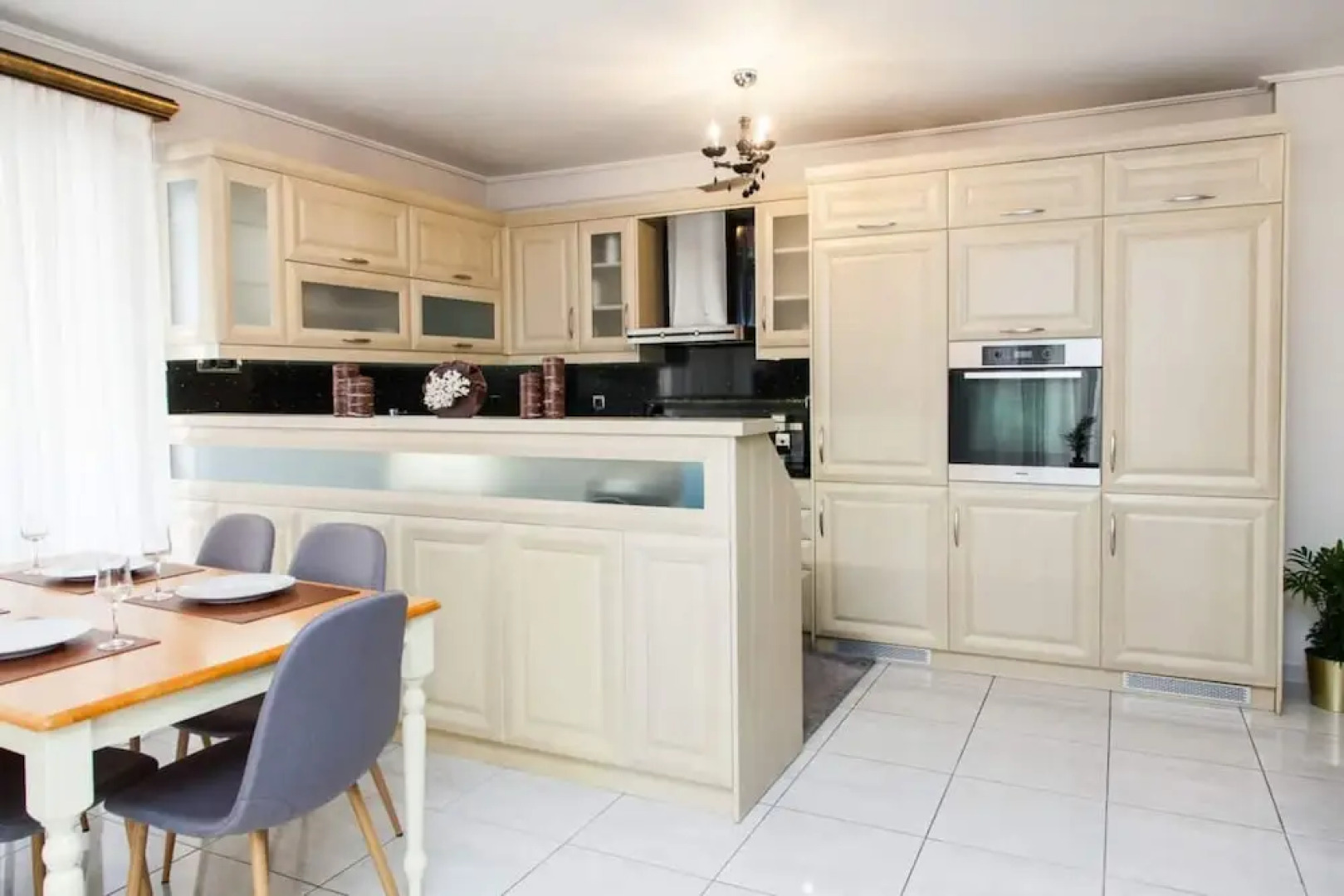 Elegant & Spacious  Apt. with Sea View