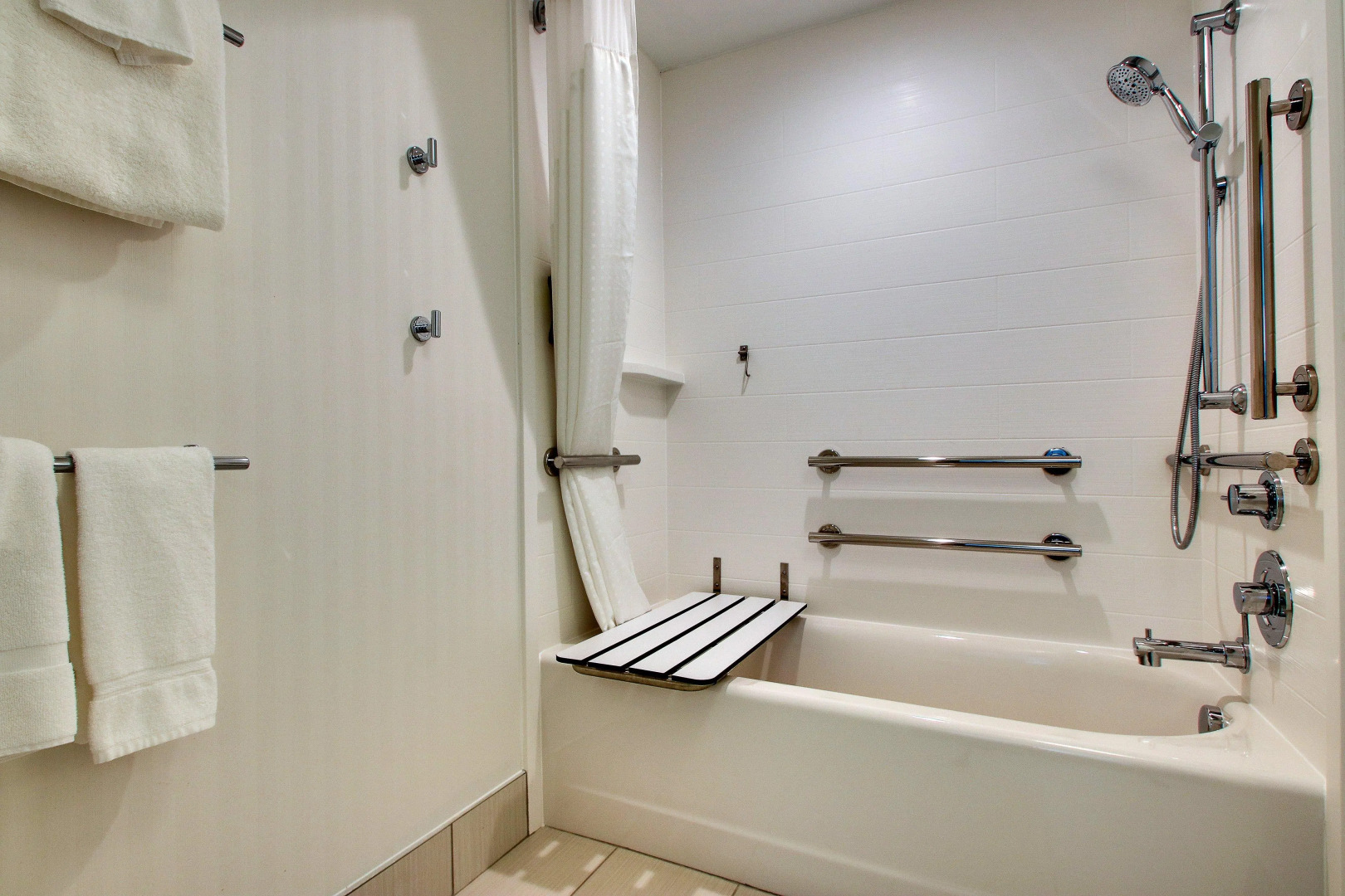 Holiday Inn Express & Suites Findlay North by IHG