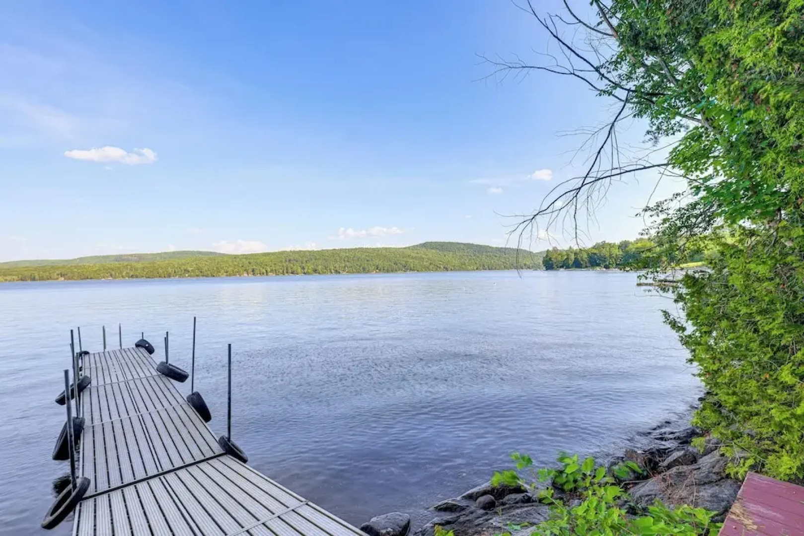 'sweet Serenity' Schroon Lake Family Retreat!