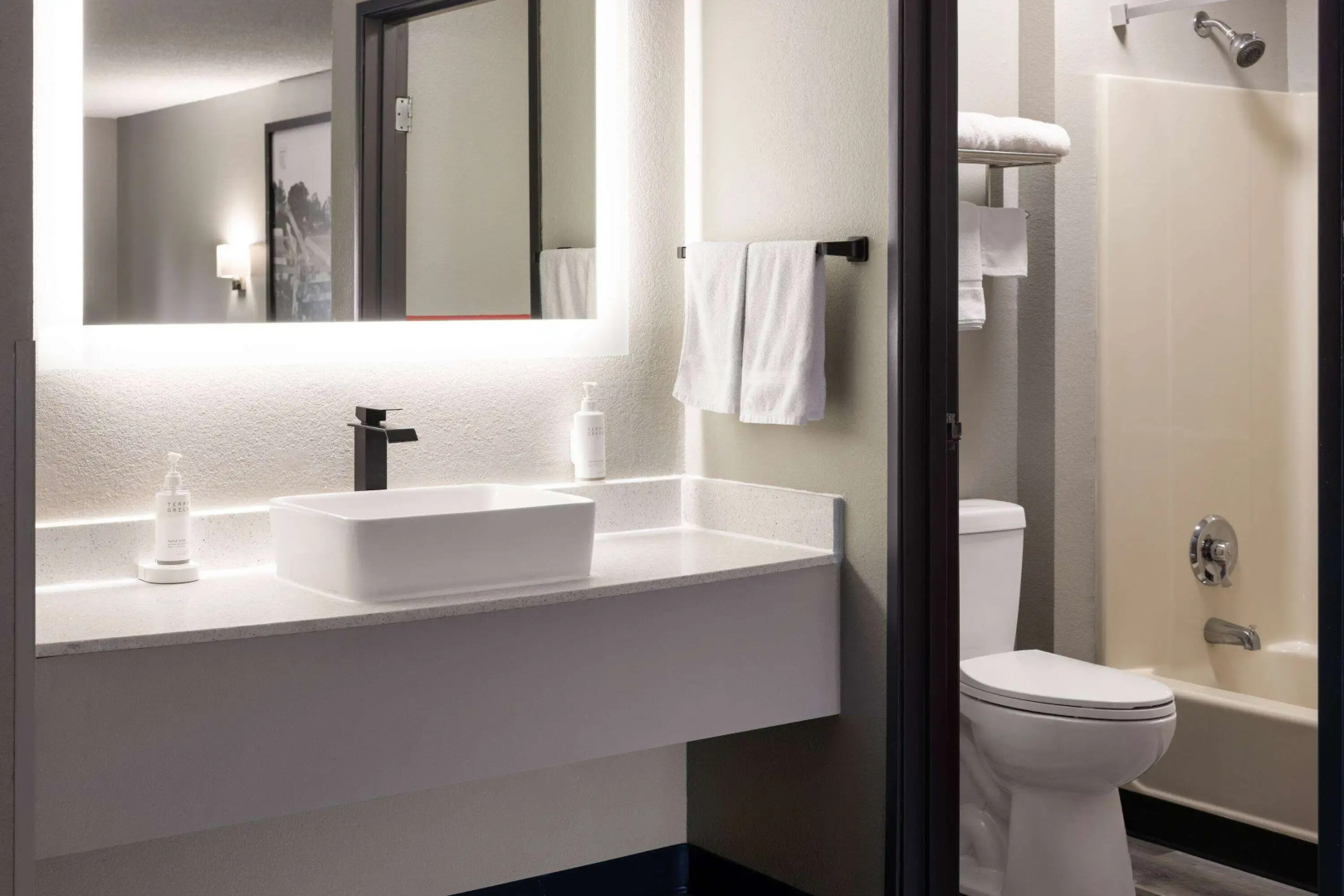 Super 8 by Wyndham Burnham/Lewistown