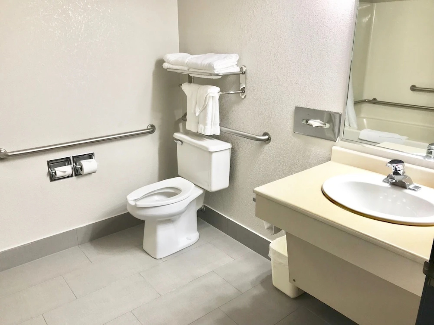 Baymont Inn & Suites Marinette