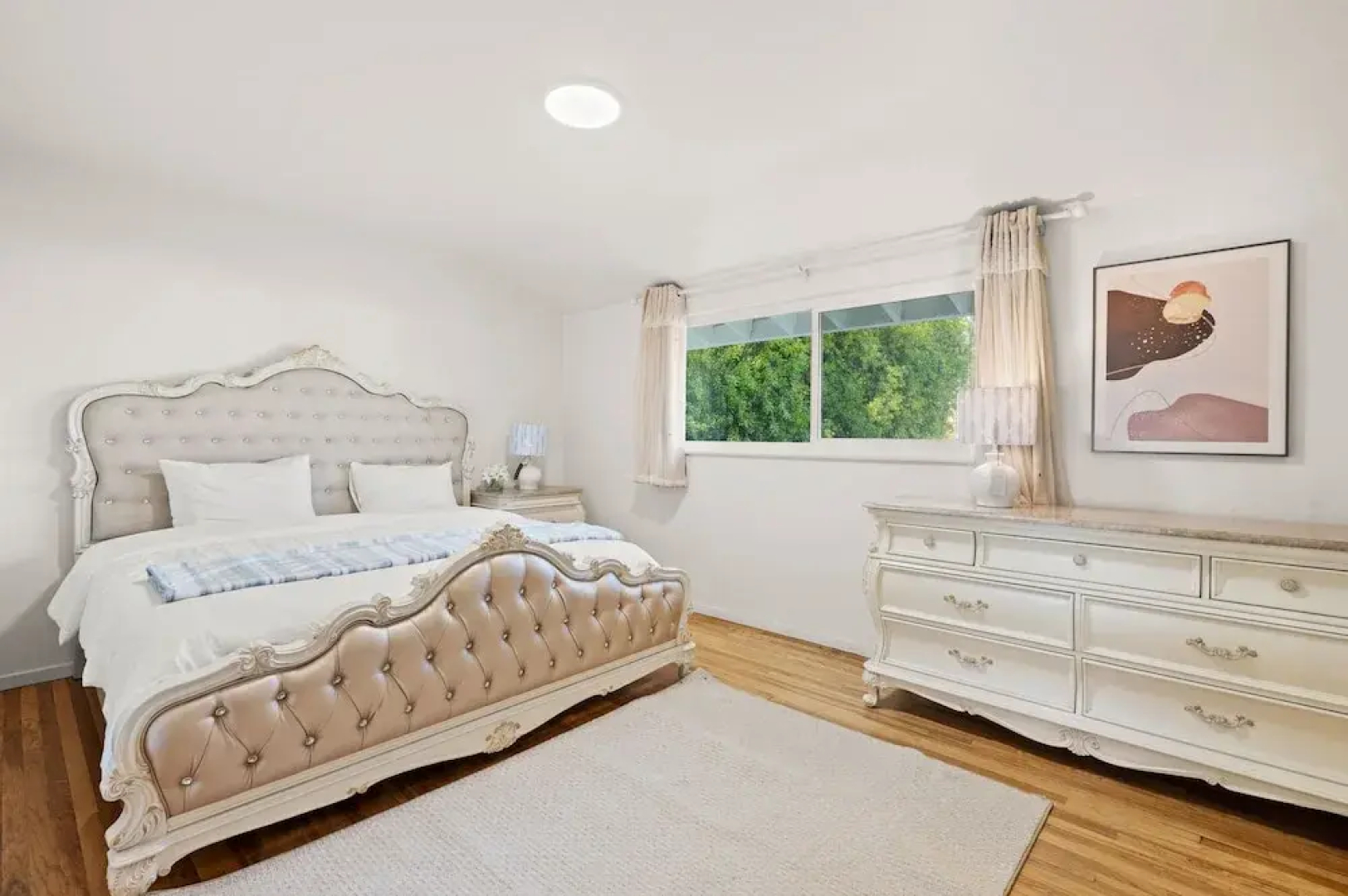 Perfect Family Home With Fireplace Spacious Yard