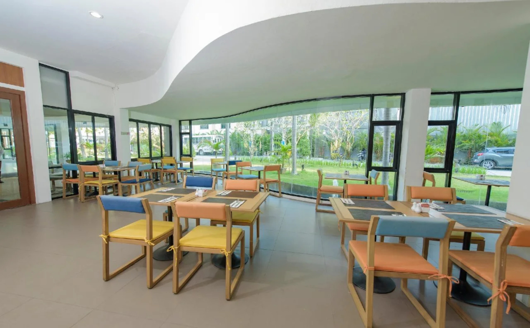 Отель The Lunar Patong