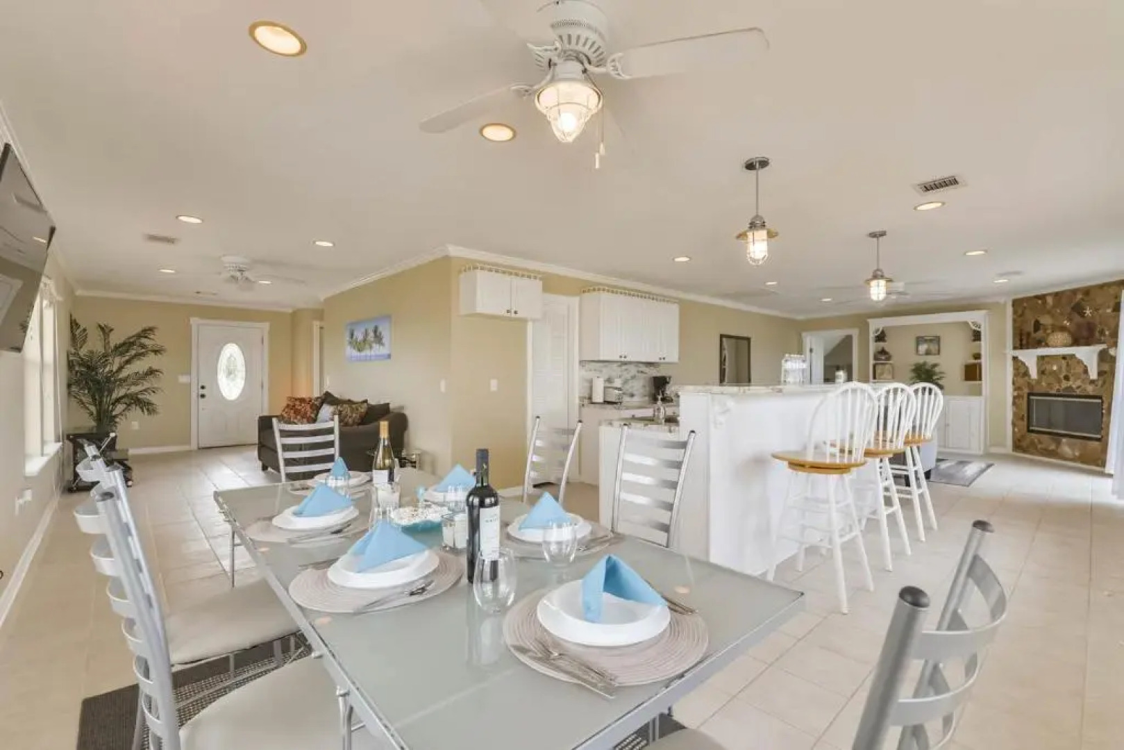 Fun in the Sun in Seabrook Kemah Huge Deck Games Fishing Pet Friendly