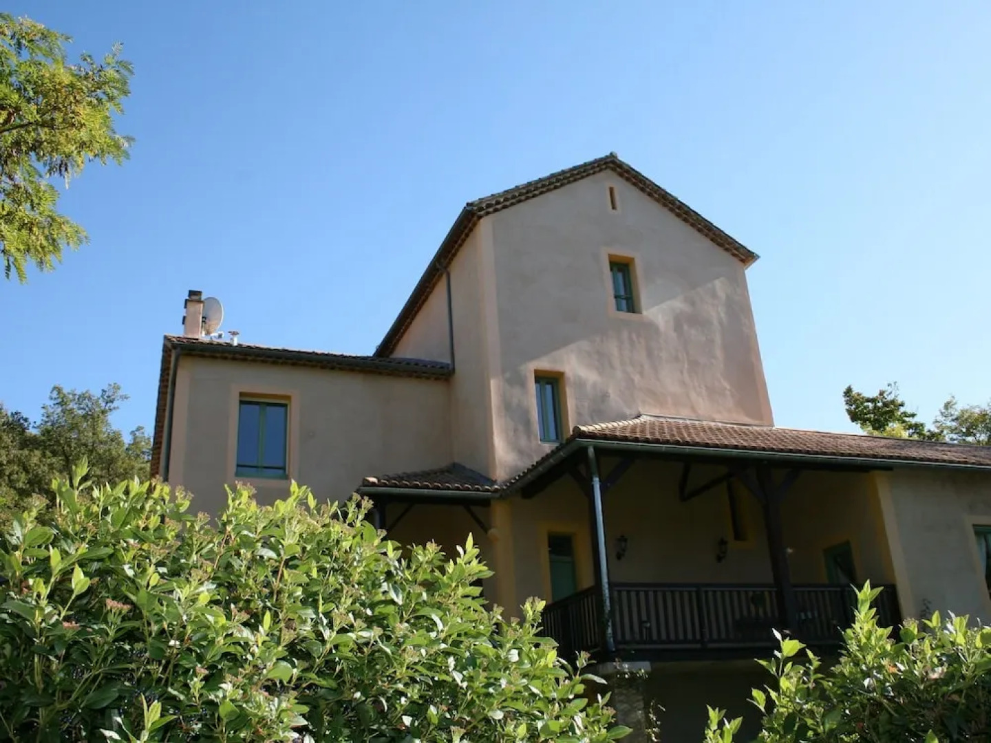 Spacious Villa in Drome with Swimming Pool