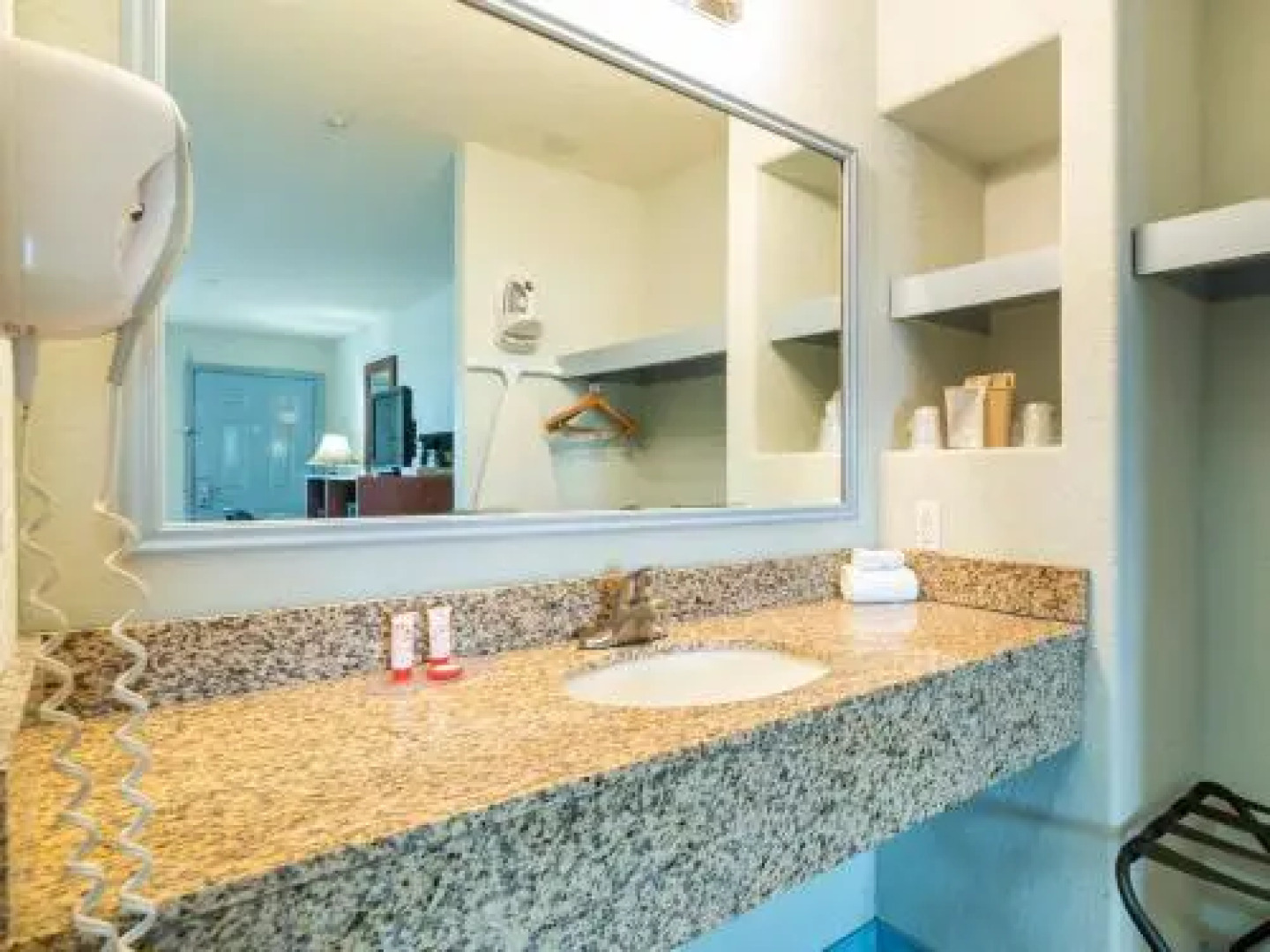 Southern Inn and Suites Pearsall