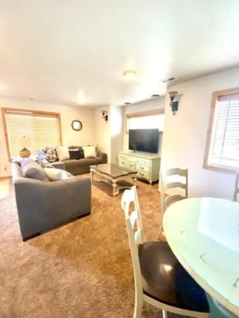 Raspberry Garden Inn & Suites