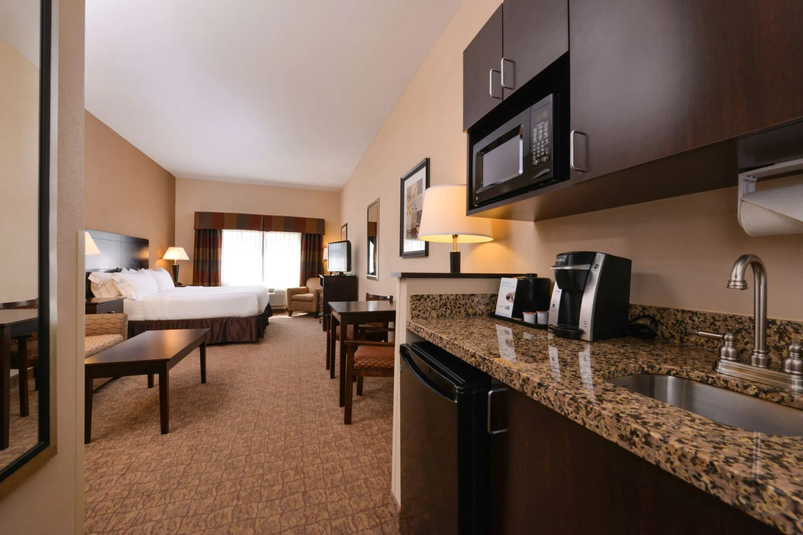 Holiday Inn Express & Suites Bridgeport by IHG