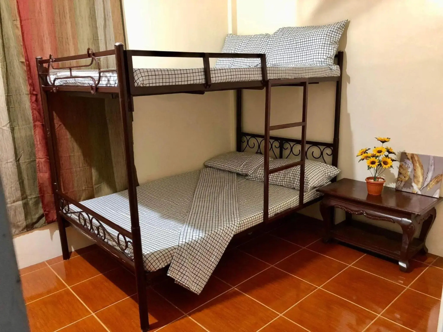 15pax-2 minutes to Vigan-RoseandFer Transient-2 Bedroom House