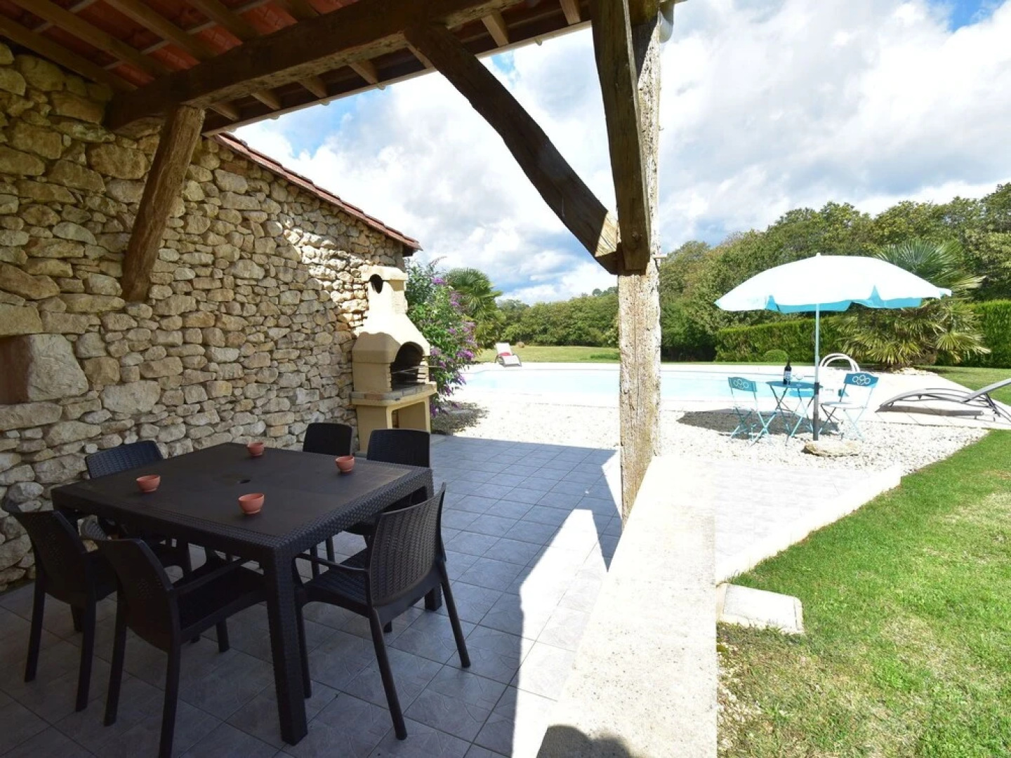 Luxurious Holiday Home with Swimming Pool in Meyrals