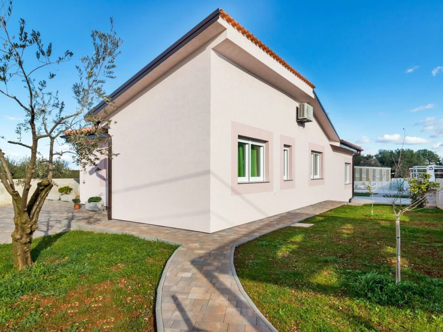 Serene Holiday Home in Novigrad with Private Pool