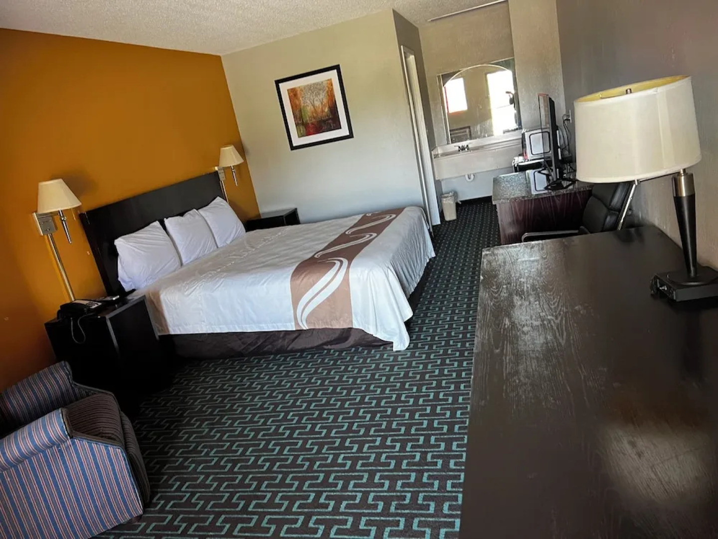 Express Inn & Suites