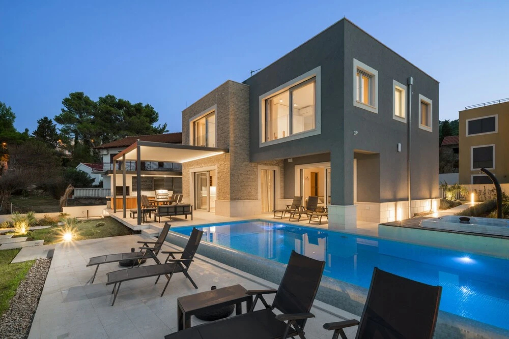 Acadia Beach Villas & Apartments, Slatine