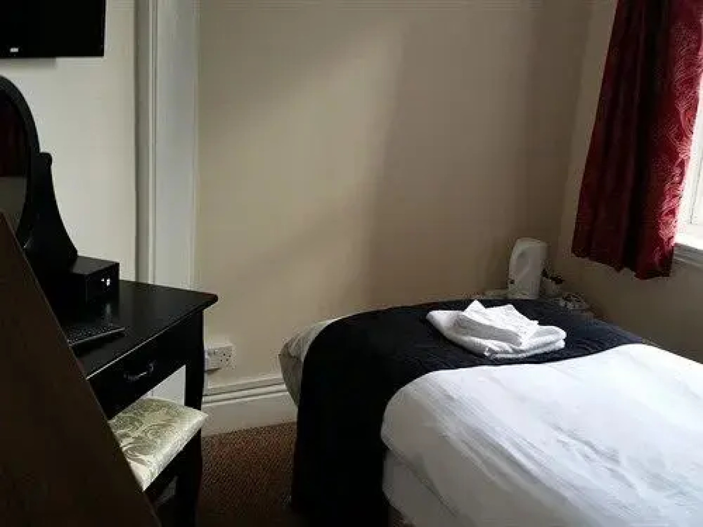 The New Alexandra Hotel