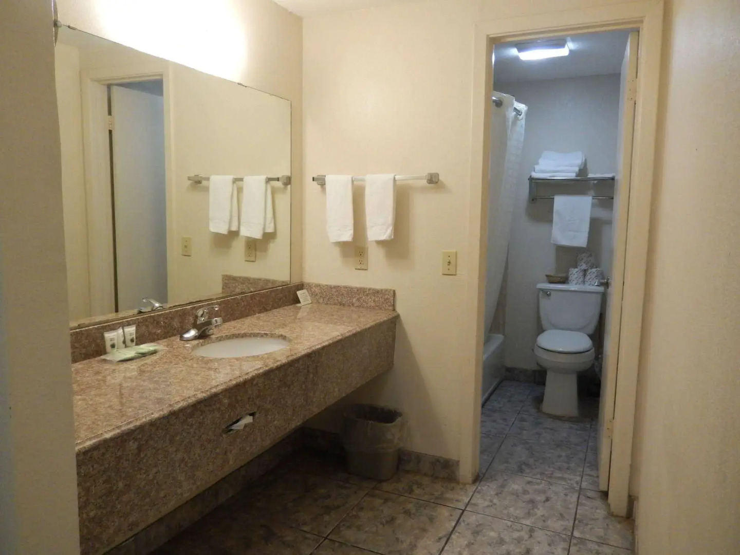 Pearsall Executive Inn
