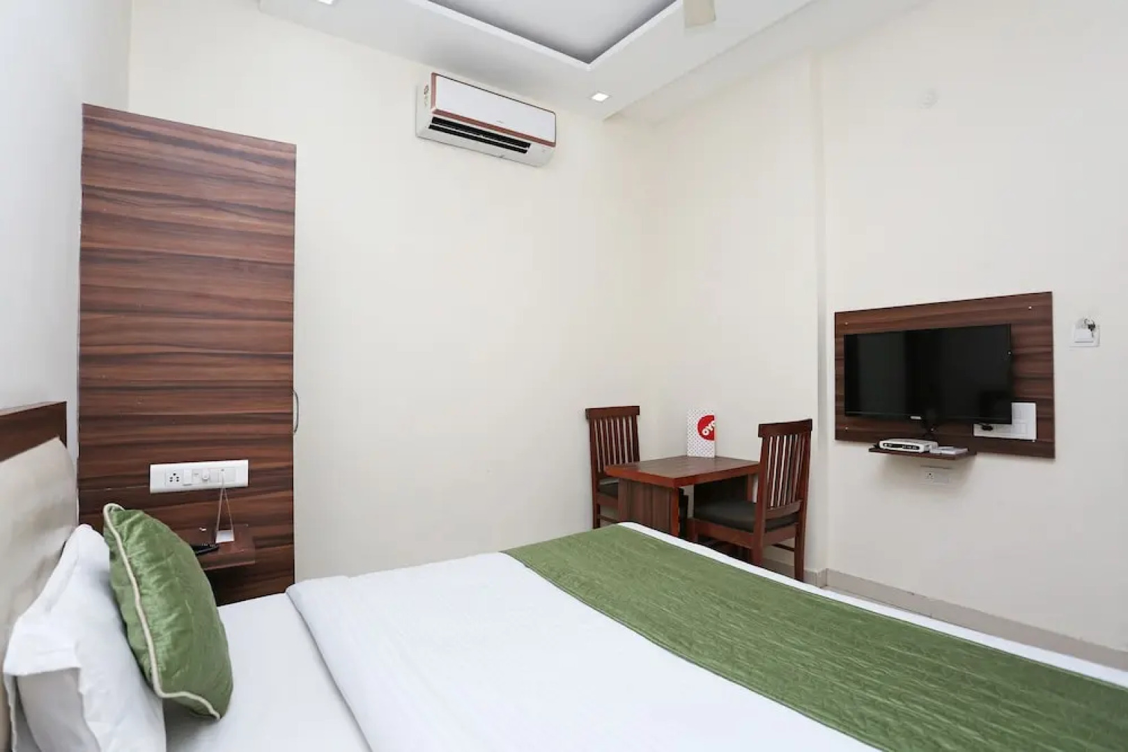 OYO 1355 Hotel Dream