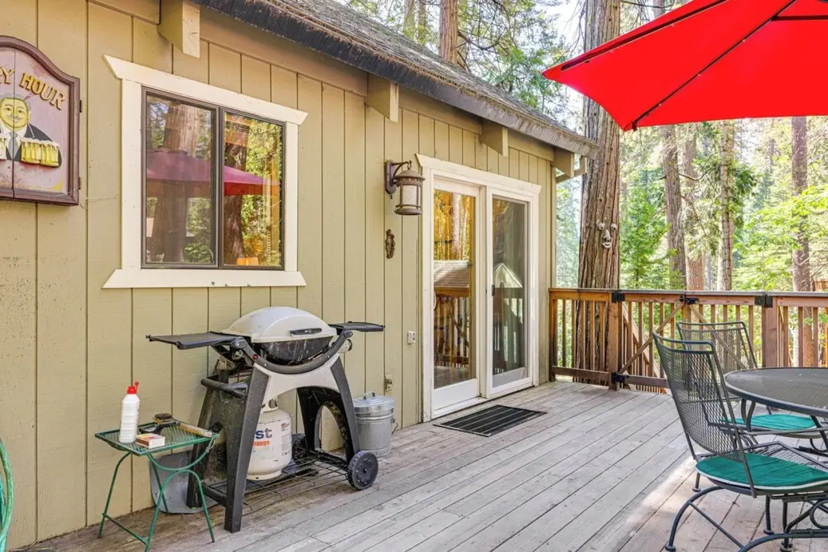 Cabin w/ Deck & Fire Pit in Blue Lake Springs!