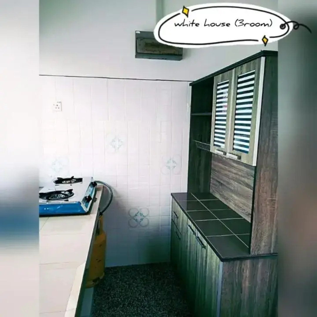 Pandai dickson Banglow white & yellow house