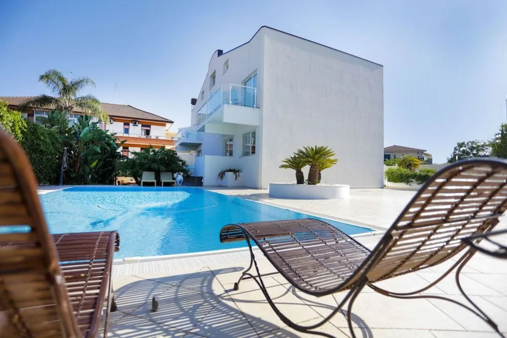 Path House - Suite Hotel