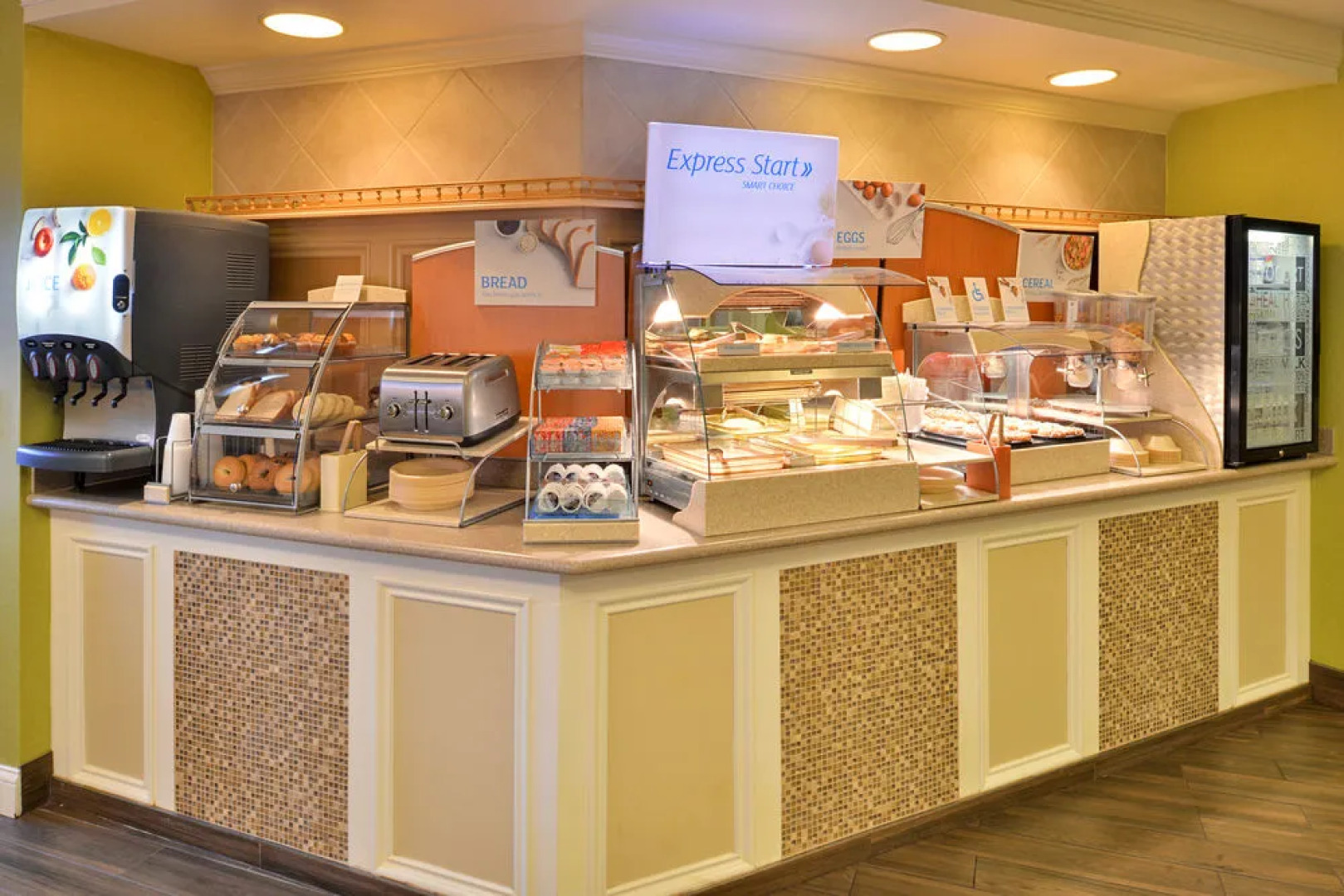 Holiday Inn Express Suites St. Joseph Lakefront