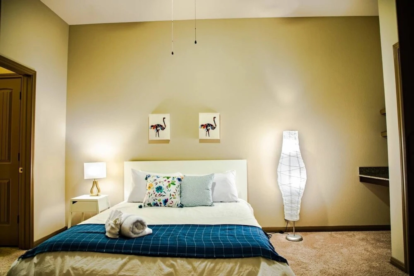 Stunning Modern Home Gated Community Pool & Gym