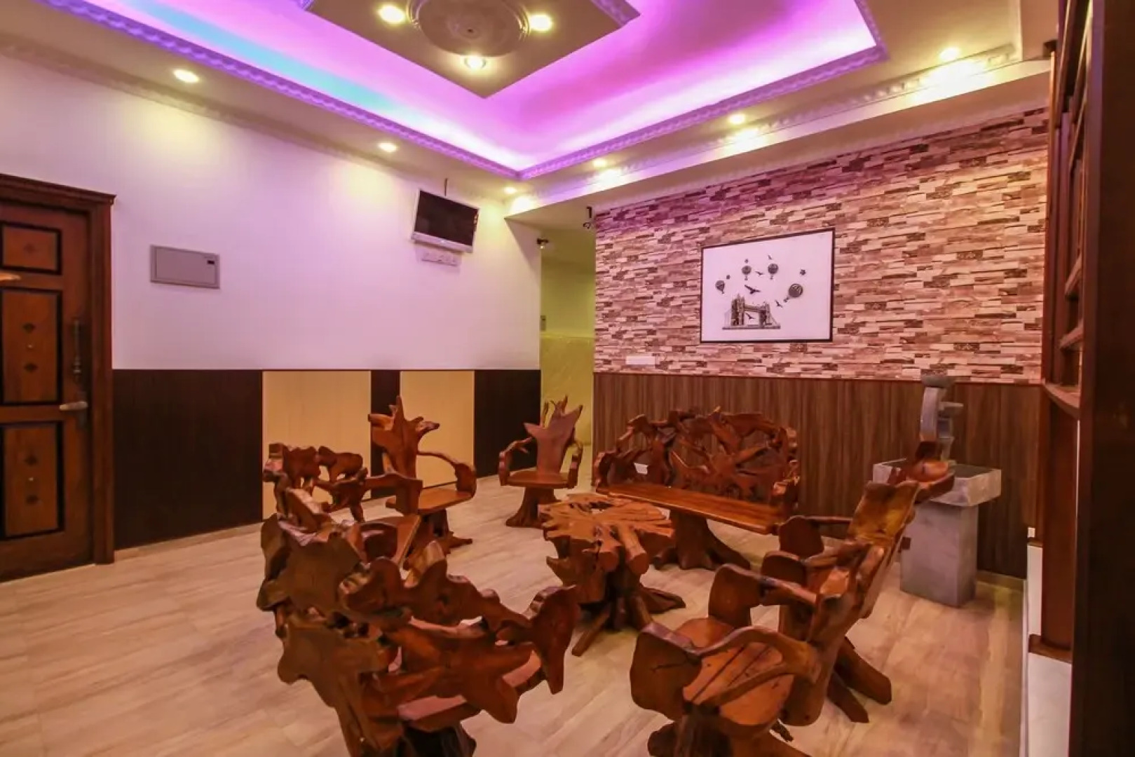 OYO 339 Chandiv Hotel