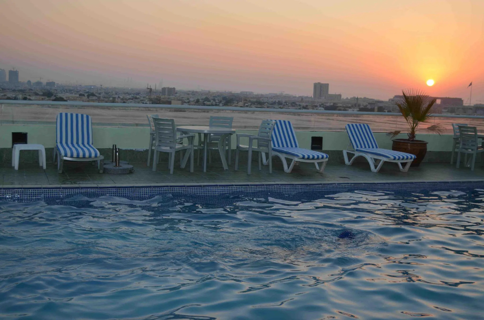 Отель Wescott Plaza Hotel Apartment