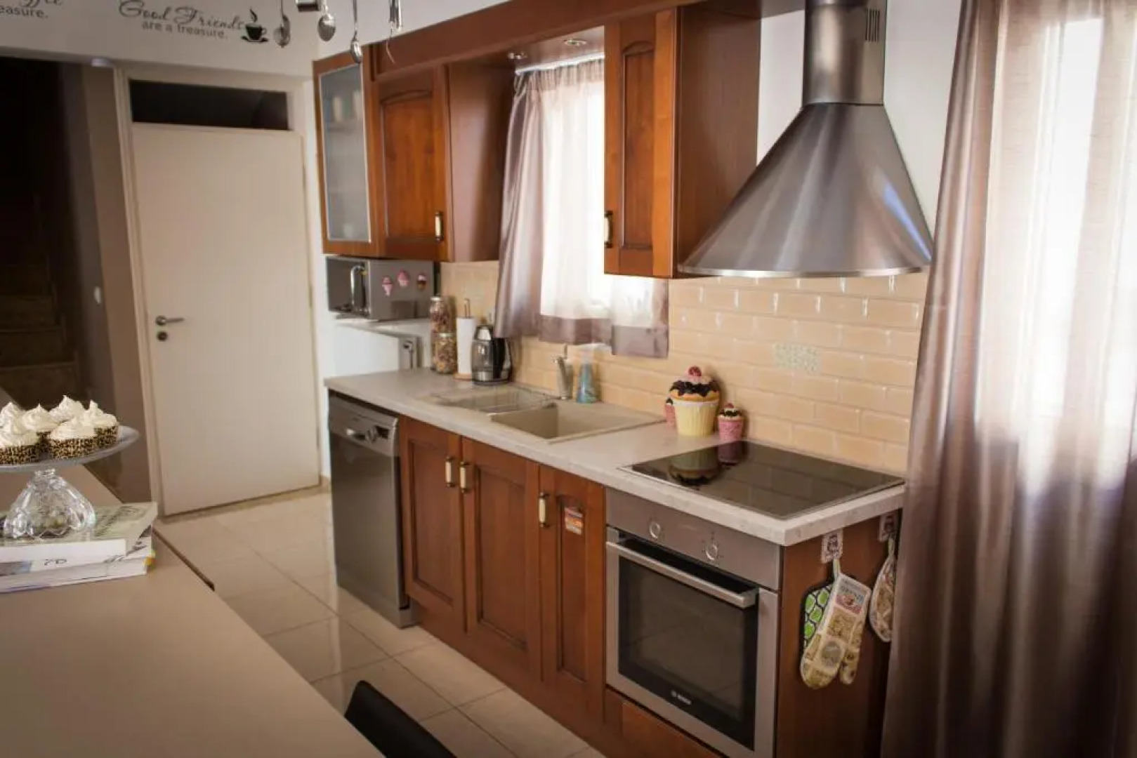 MiLo Luxury House -Free Airport pick up-10min drive