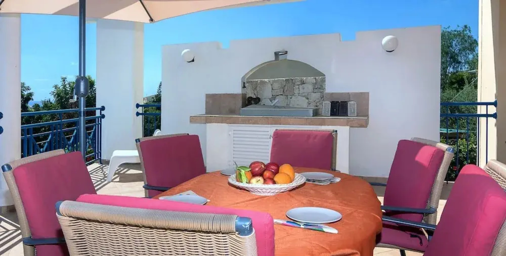 Wonderful Quiet Area, Completely Privacy, Large Private Pool, Colourful Garden