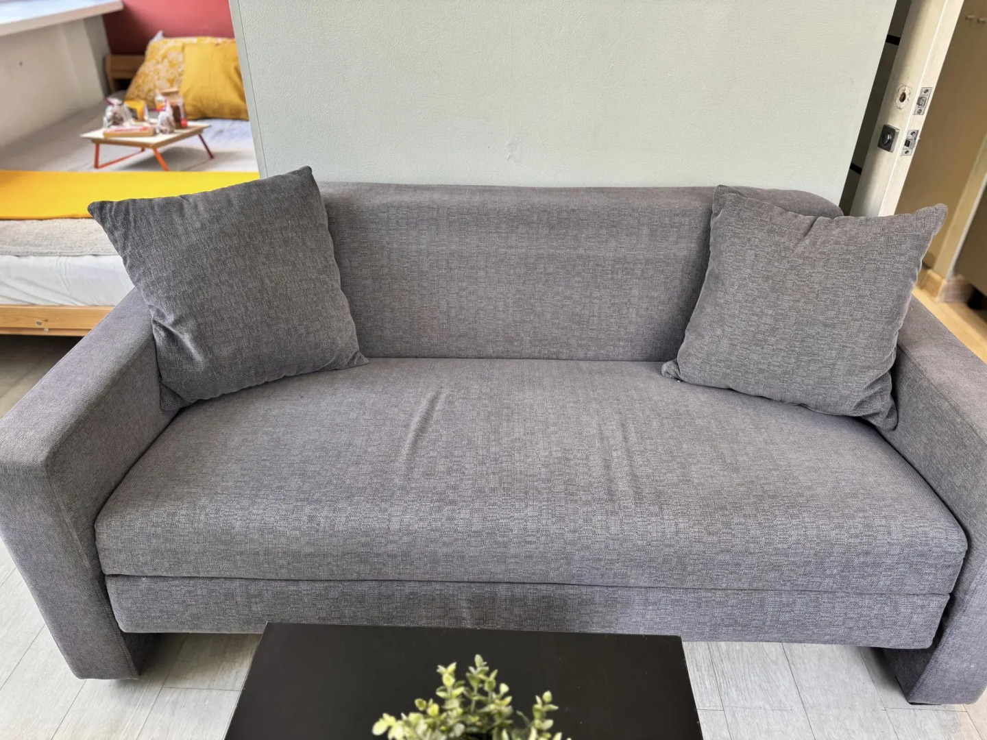 Диван и Чемодан на ул. Коммунистическая, 26