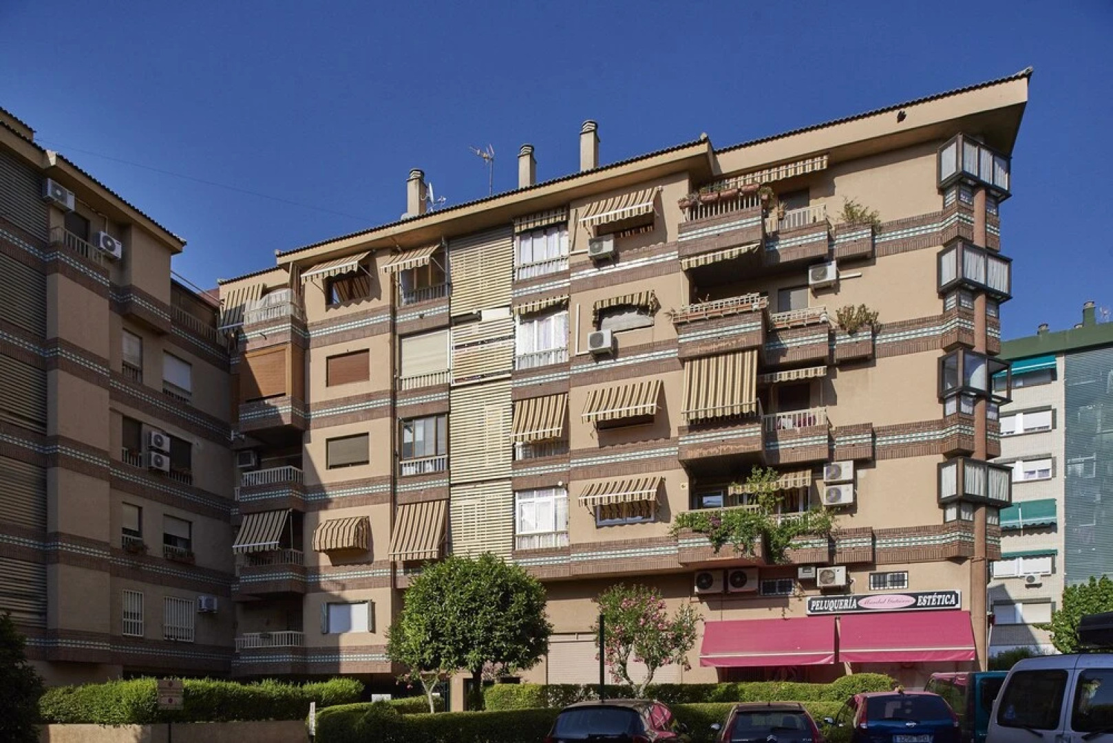 EnjoyGranada CONGRESS Pool and Parking