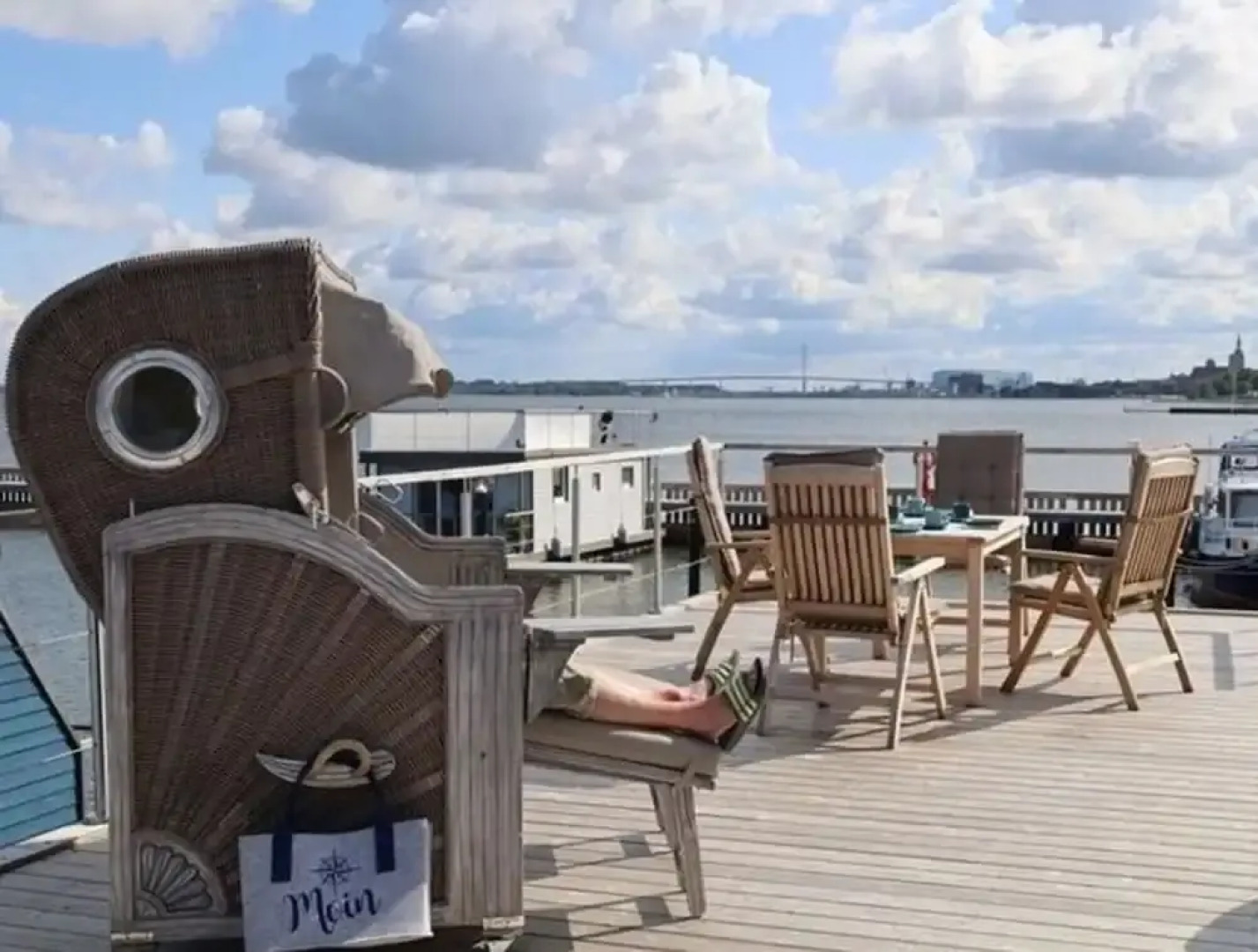 Houseboat Liliput Comfortable Holiday Residence