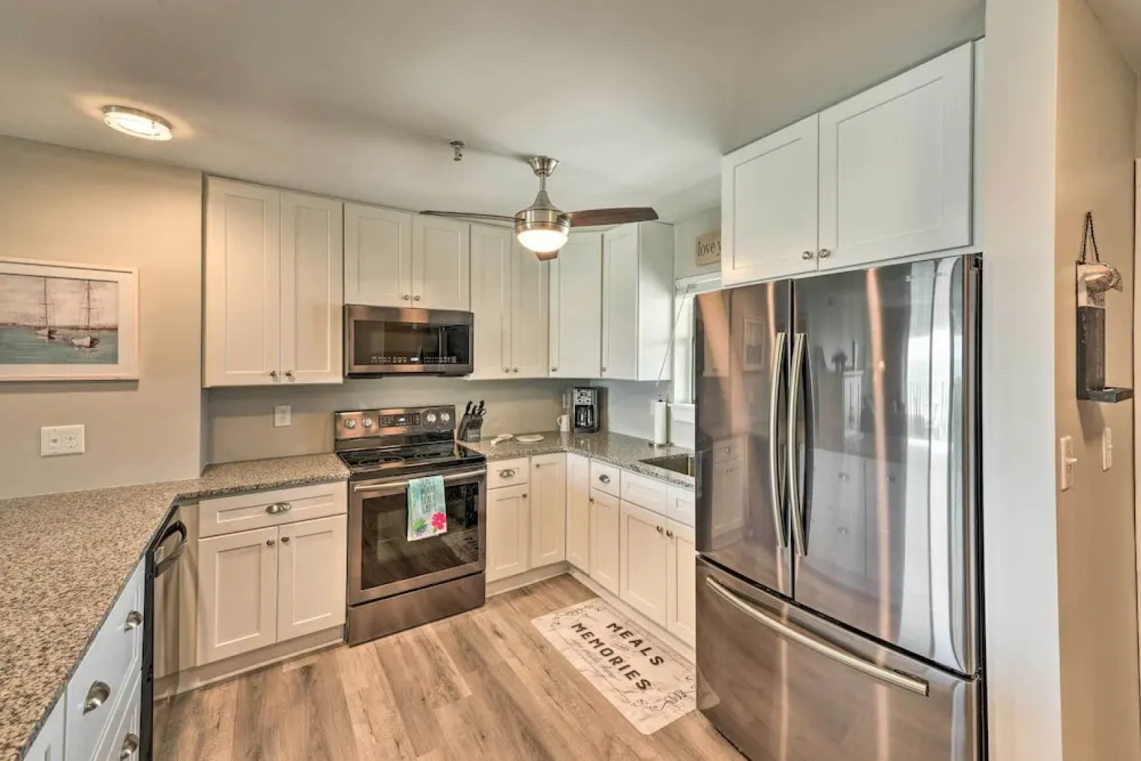 Airy Oceanfront Condo: Beach Views & Pool Access!