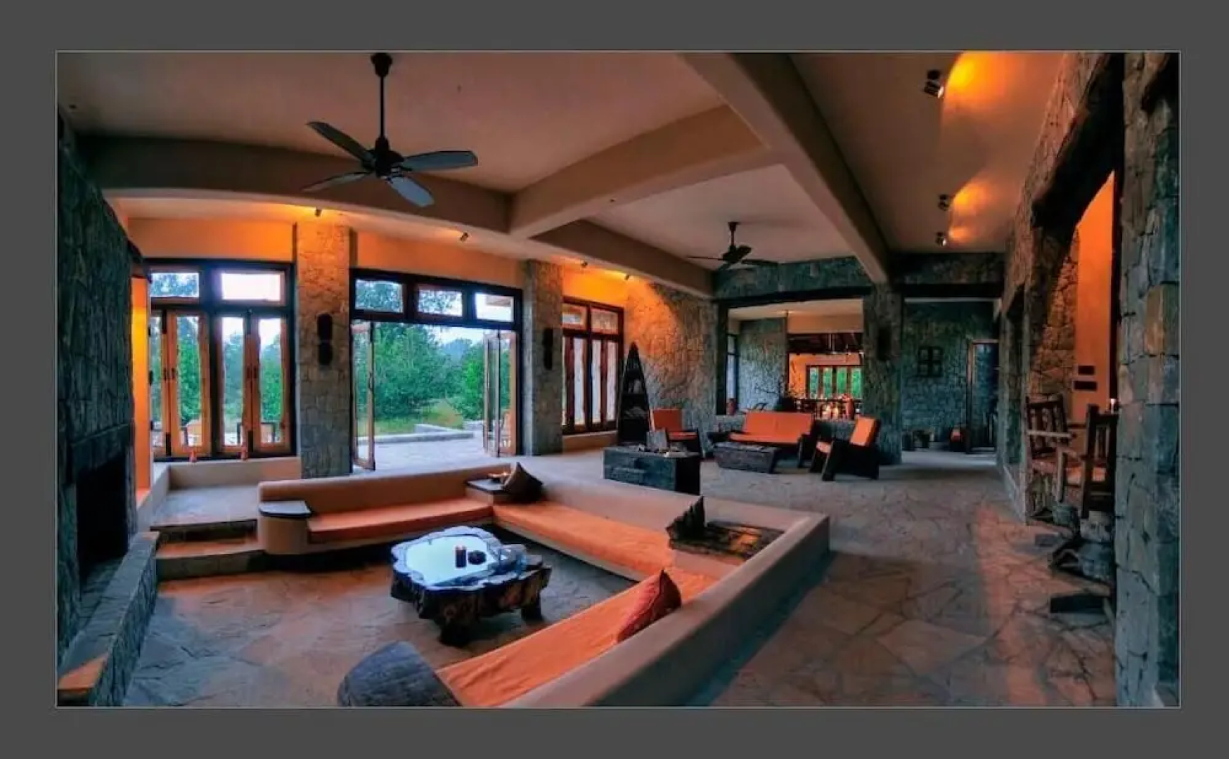 Pugdundee Safaris - Kanha Earth Lodge