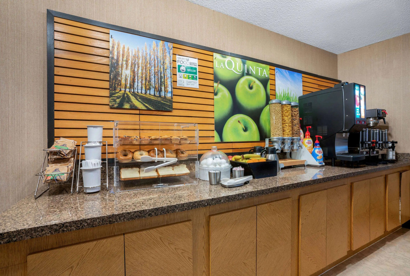 La Quinta Inn & Suites by Wyndham Seattle Sea-Tac Airport