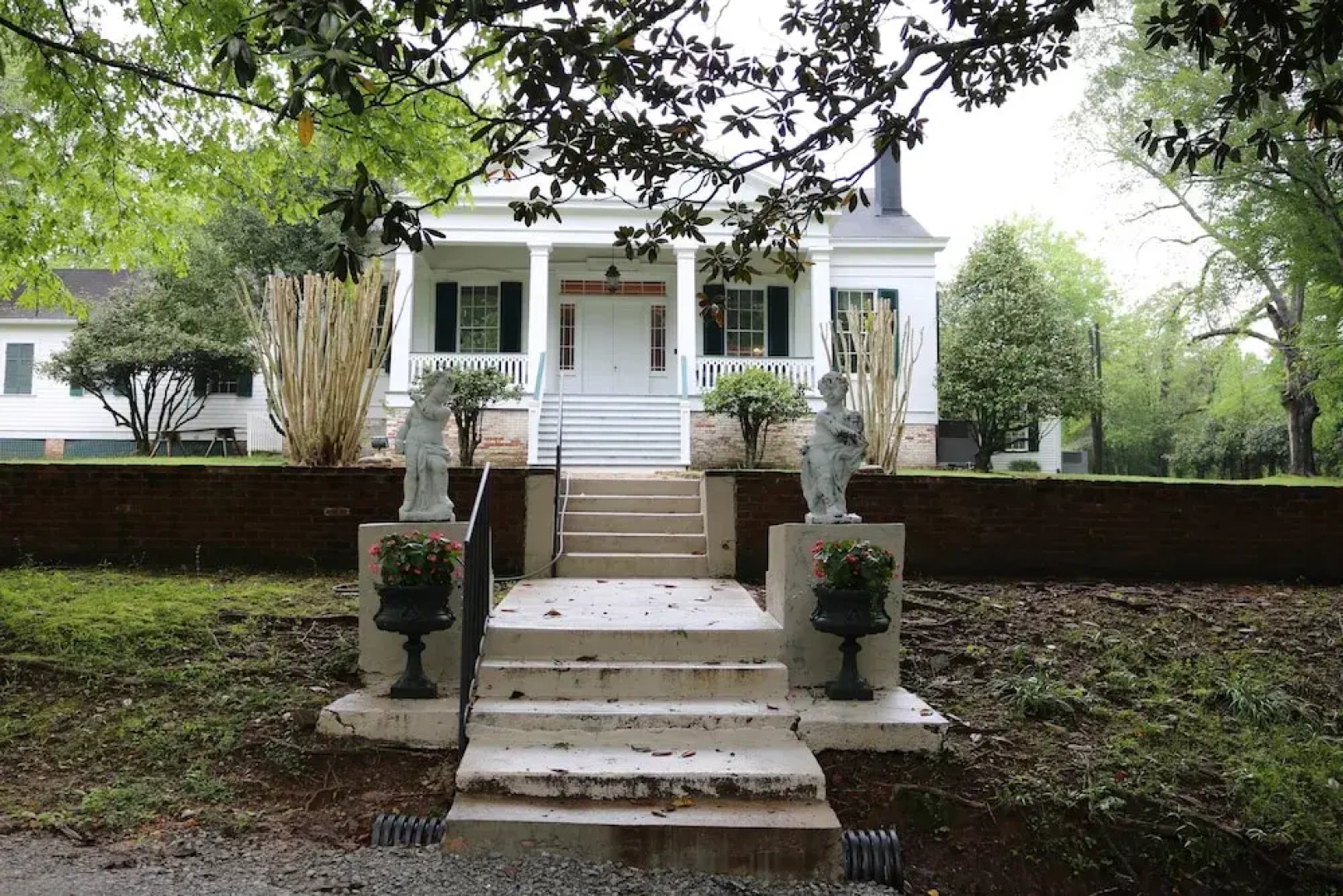 Collina Plantation Inn