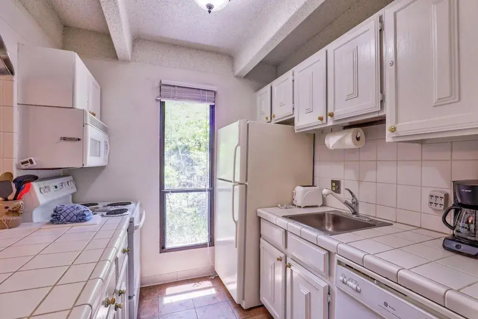 Ten Mile Island 2 Bd Plus Den - 3 Br condo by RedAwning