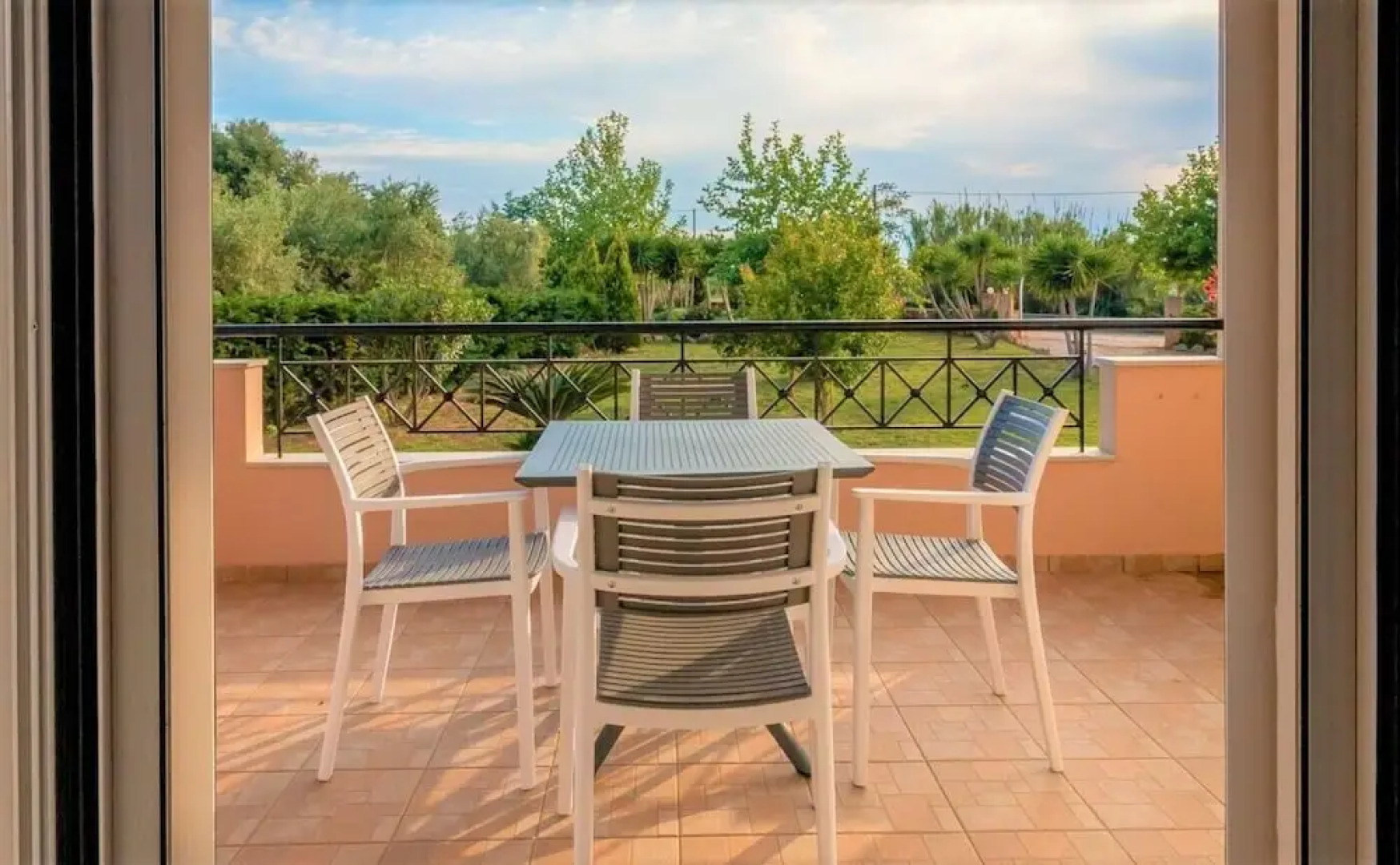 Lagouvardos Apartments