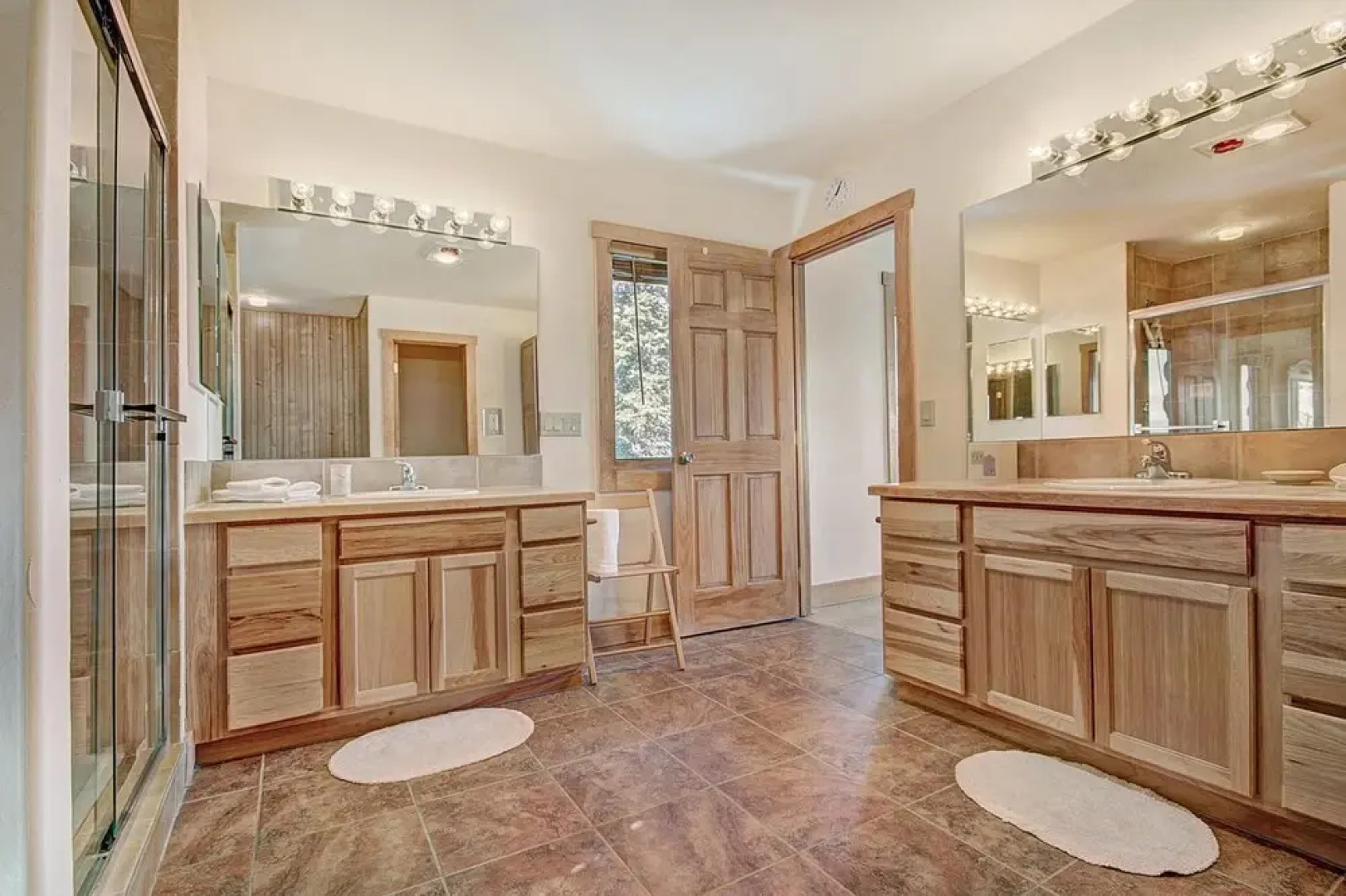 Stunning Mountain Getaway! Sleeps 10!