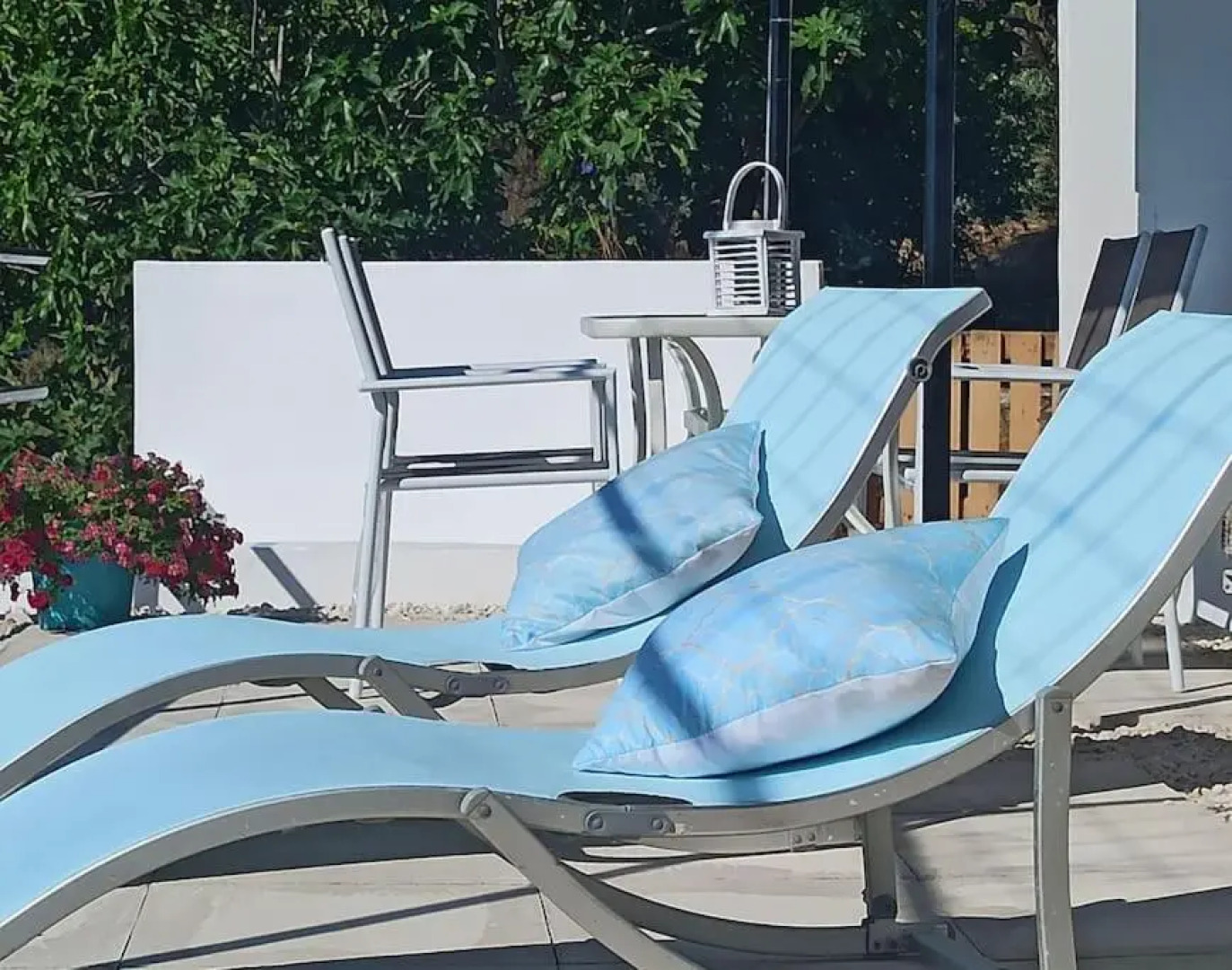 Seaview Mini Villa with Private Pool - 200 metres from the beach