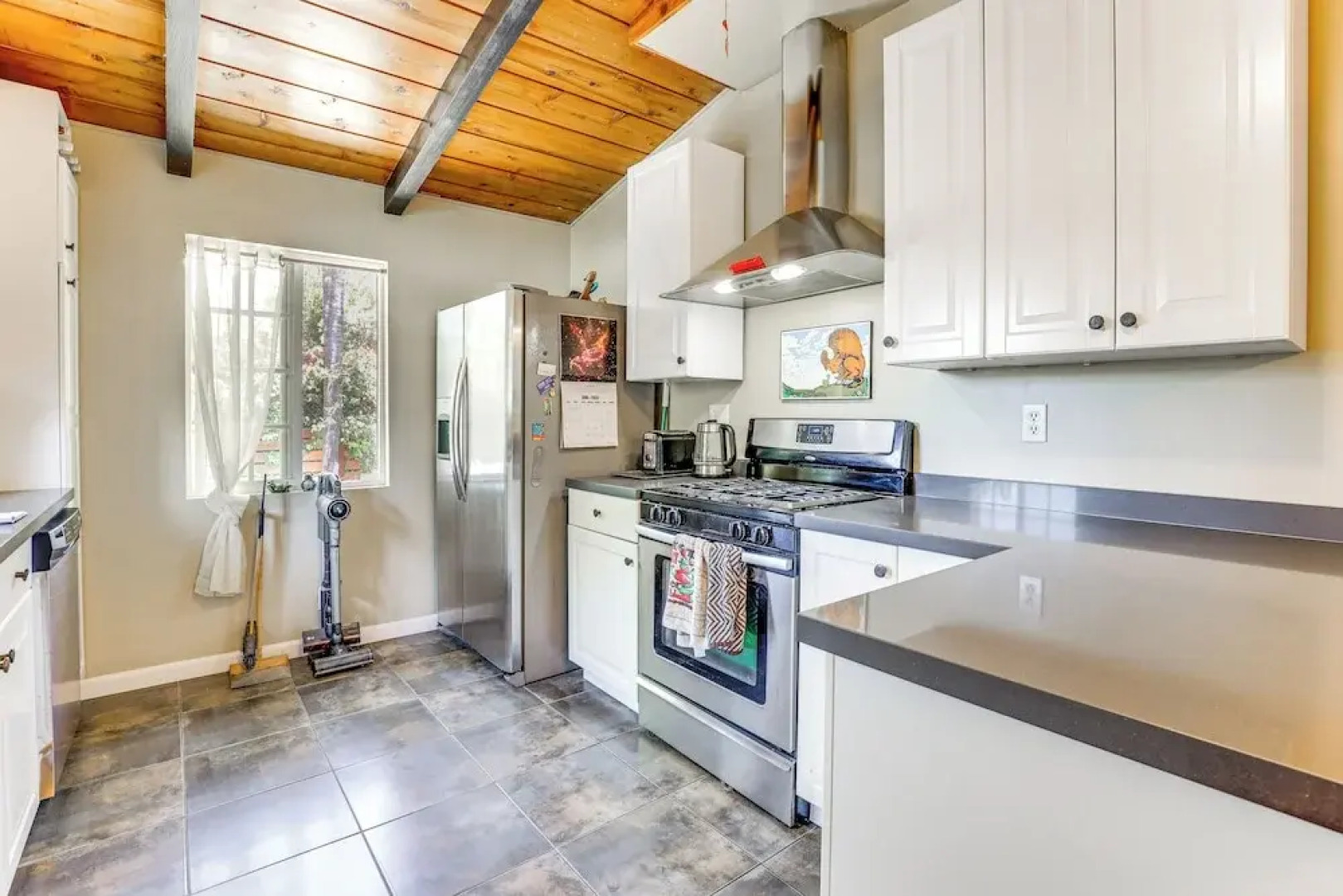 Peaceful Vista House w/ Gas Grill: 1 Mi to Dtwn!